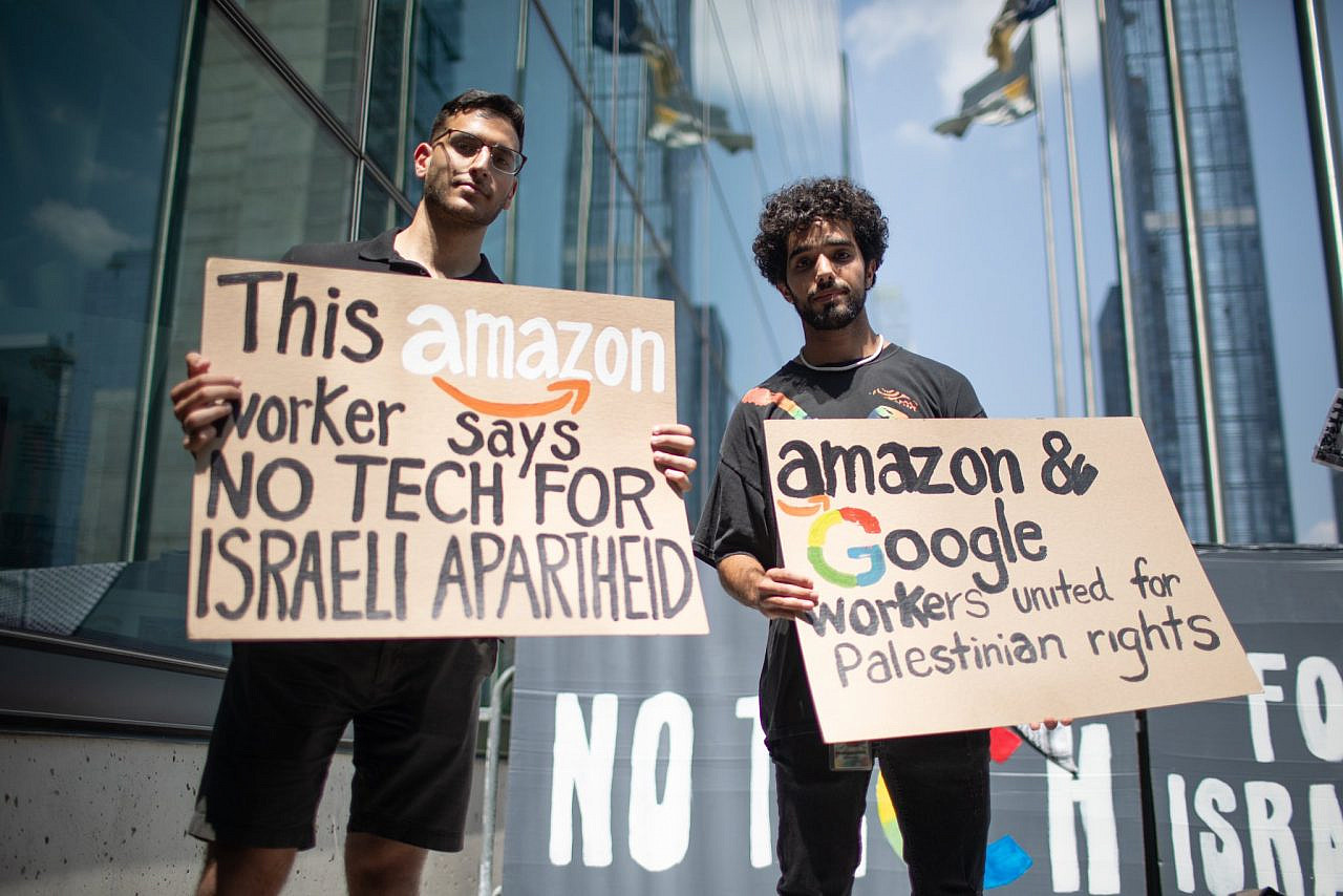 Google and Amazon workers protest against their companies' collaboration with the Israeli military at the annual Amazon Web Services summit in New York, July 26, 2023. (X/No Tech For Apartheid)