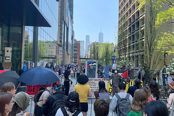Students protest in solidarity with Palestinians at NYU, New York, April 29, 2024. (Naim Mousa)