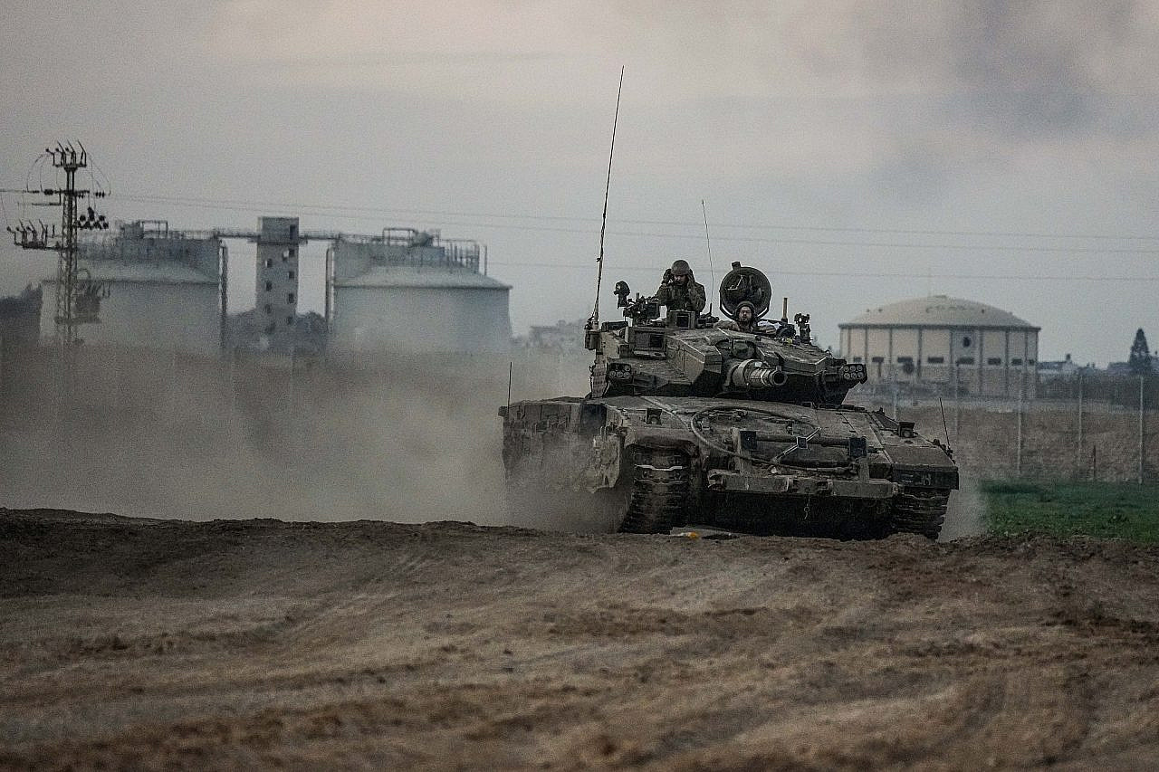 An Israeli tank near the fence with the Gaza Strip, January 6, 2024. (Flash90)