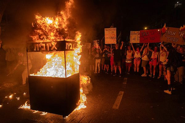 Anti-government protesters gather outside the Likud's headquarters in Tel Aviv, calling for elections and for a hostage deal, June 22, 2024. (Oren Ziv)