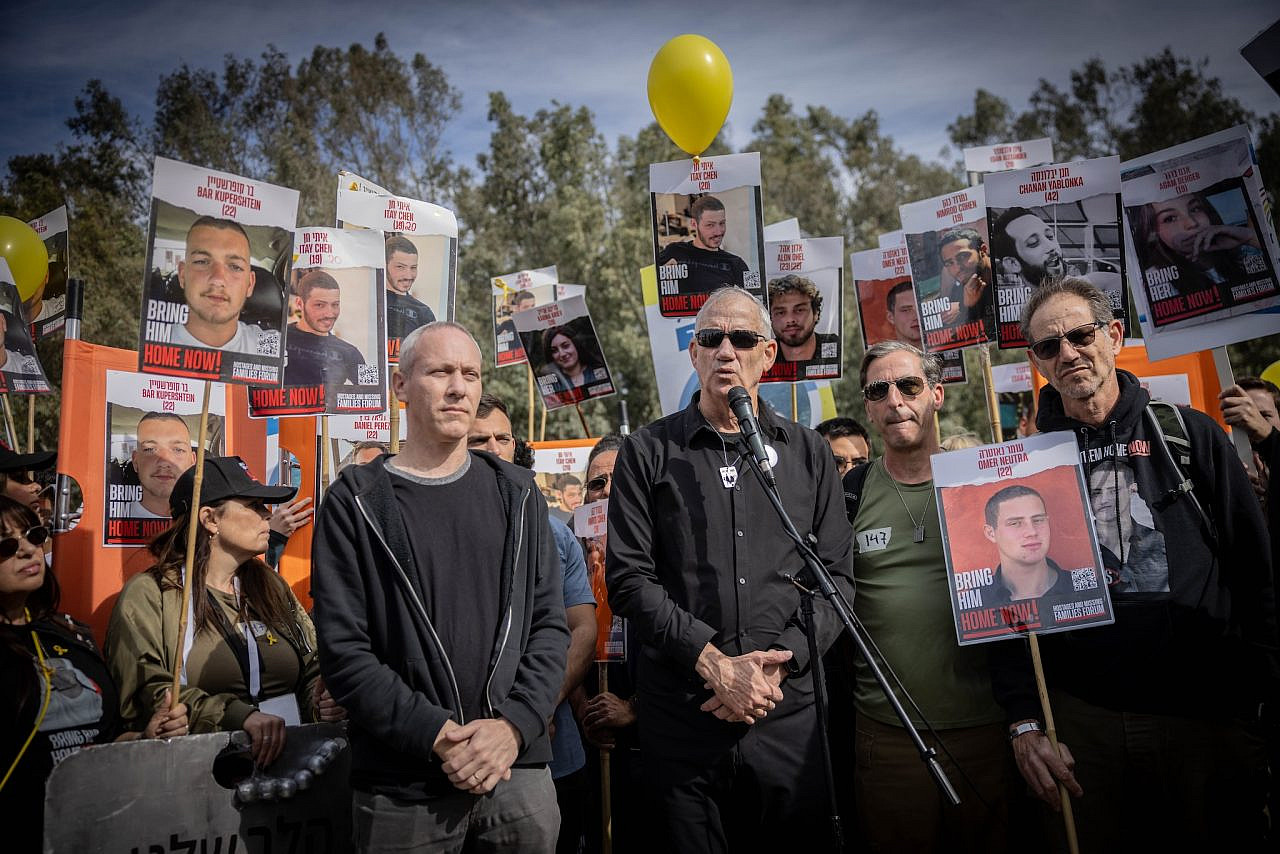 Minister Benny Gantz, families of the Israelis held kidnapped by Hamas, and Israelis attend a march, March 1, 2024. (Chaim Goldberg/Flash90)
