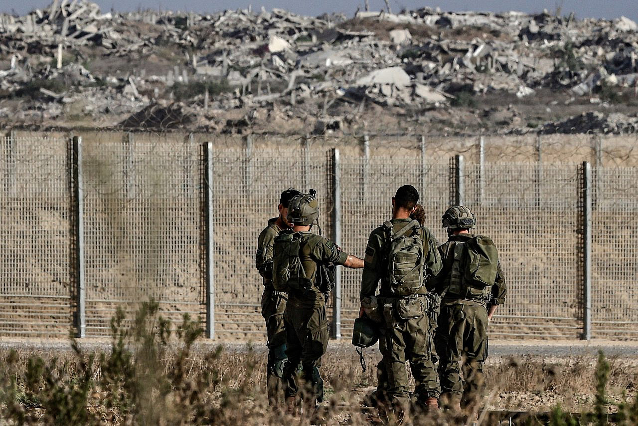 Israeli soldiers stand on the Israeli side of the border with the Gaza Strip, August 28, 2025. (Tsafrir Abayov/Flash90)