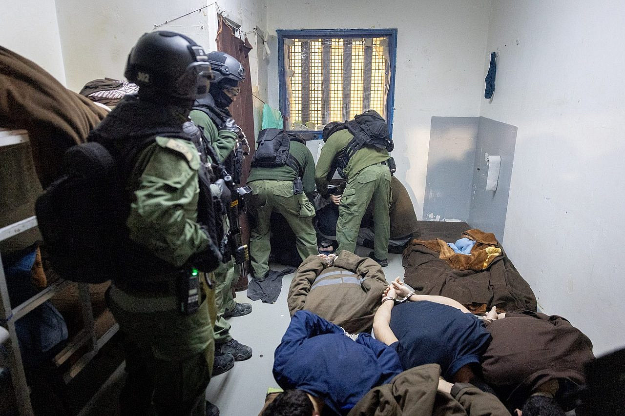 Israel Prison Service officers prepare Palestinian prisoners for release as part of a hostage deal between Israel and Hamas, at Ketziot Prison in southern Israel, February 26, 2025. (Chaim Goldberg/Flash90)