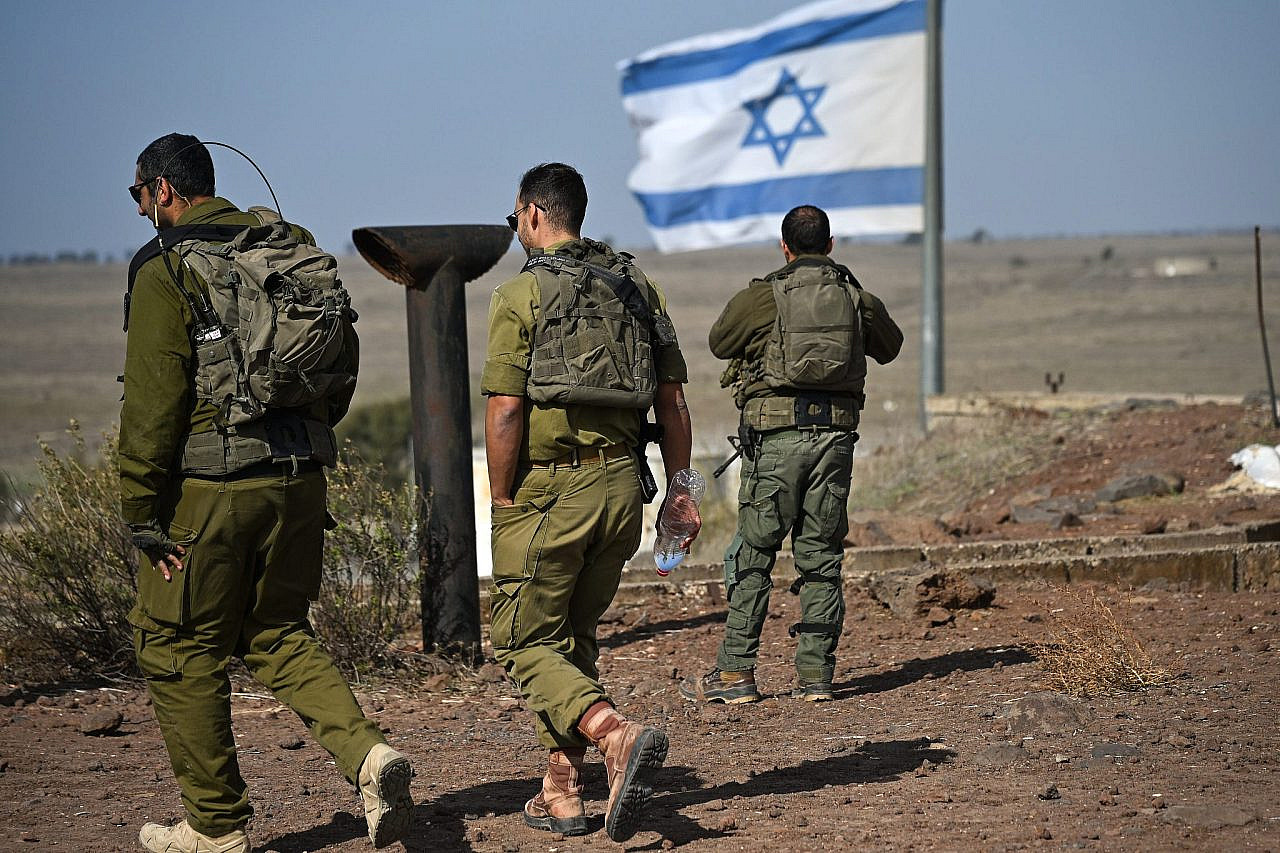 Israeli soldiers take part in a military drill in northern Israel along the border with Lebanon and Syria, occupied Golan Heights, November 24, 2025. (Michael Giladi/Flash90)