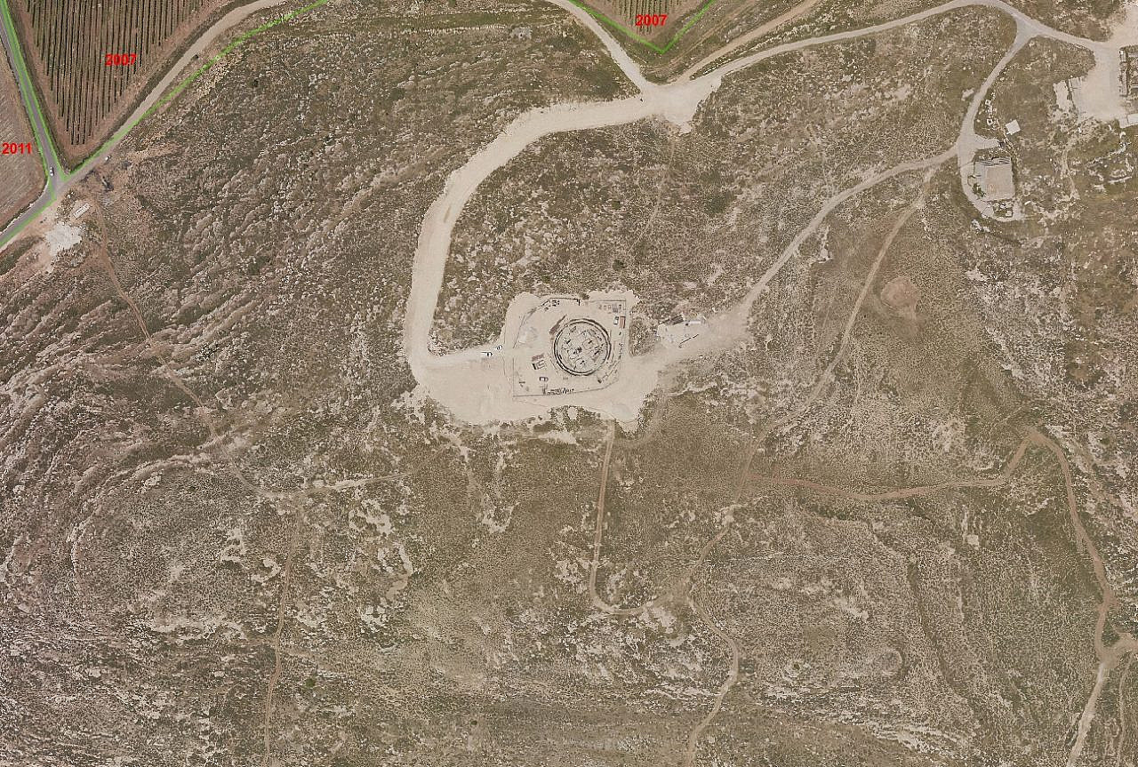 An aerial view of the construction of a water container east of the Israeli settlement of Shiloh, occupied West Bank. (Courtesy of Kerem Navot)