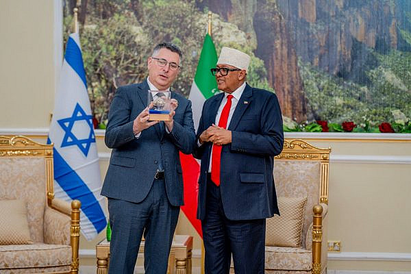 Israeli Foreign Minister Gideon Sa’ar meets Somaliland President Abdirahman Mohamed Abdullahi in Hargeisa, January 6, 2026. (Somaliland Presidency/X)
