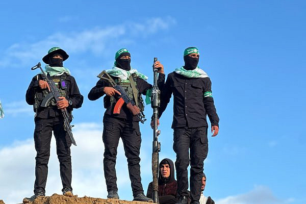 Hamas militants show force during the handing over of hostage bodies to the Red Cross in Khan Younis, southern Gaza, February 20, 2025. (Doaa Albaz/Activestills)