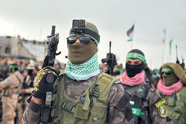 Hamas militants show force during the handing over of hostage bodies to the Red Cross in Khan Younis, southern Gaza, February 20, 2025. (Doaa Albaz/Activestills)