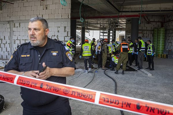 Israeli rescue and emergency forces at the scene where shrapnel from a ballistic missile fired from Iran fell in Yehud, March 9, 2026. (Chaim Goldberg/Flash90)