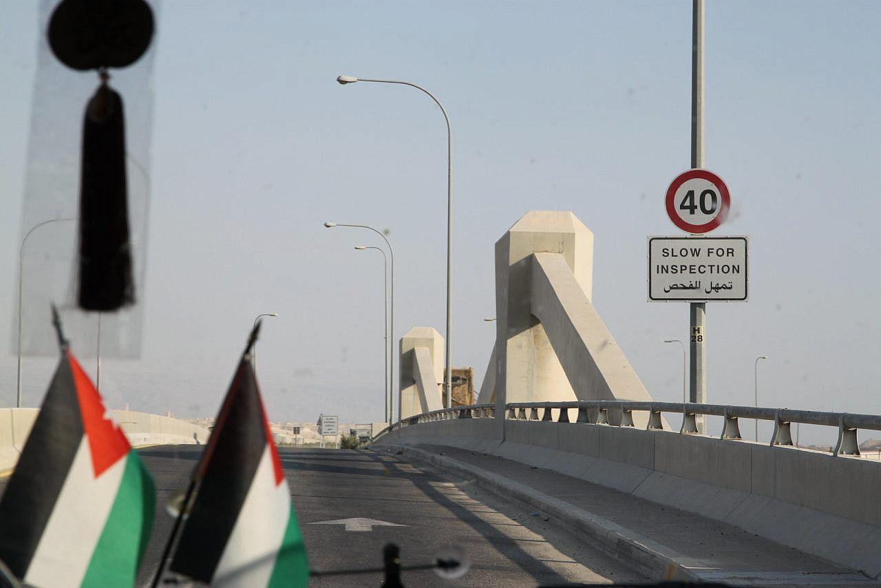 Crossing the King Hussein/Allenby Bridge, July 14, 2015. (Jerry Liebowitz/CC BY-NC-ND 2.0) Crossing the King Hussein/Allenby Bridge, July 14, 2015. (Jerry Liebowitz/CC BY-NC-ND 2.0)