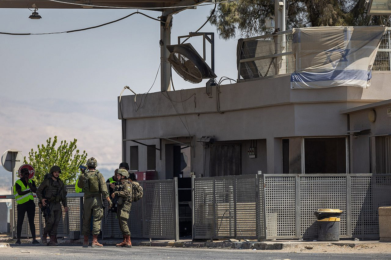 Israeli security forces at Allenby Bridge, September 8, 2024. (Yonatan Sindel/Flash90) Israeli security forces at Allenby Bridge, September 8, 2024. (Yonatan Sindel/Flash90)