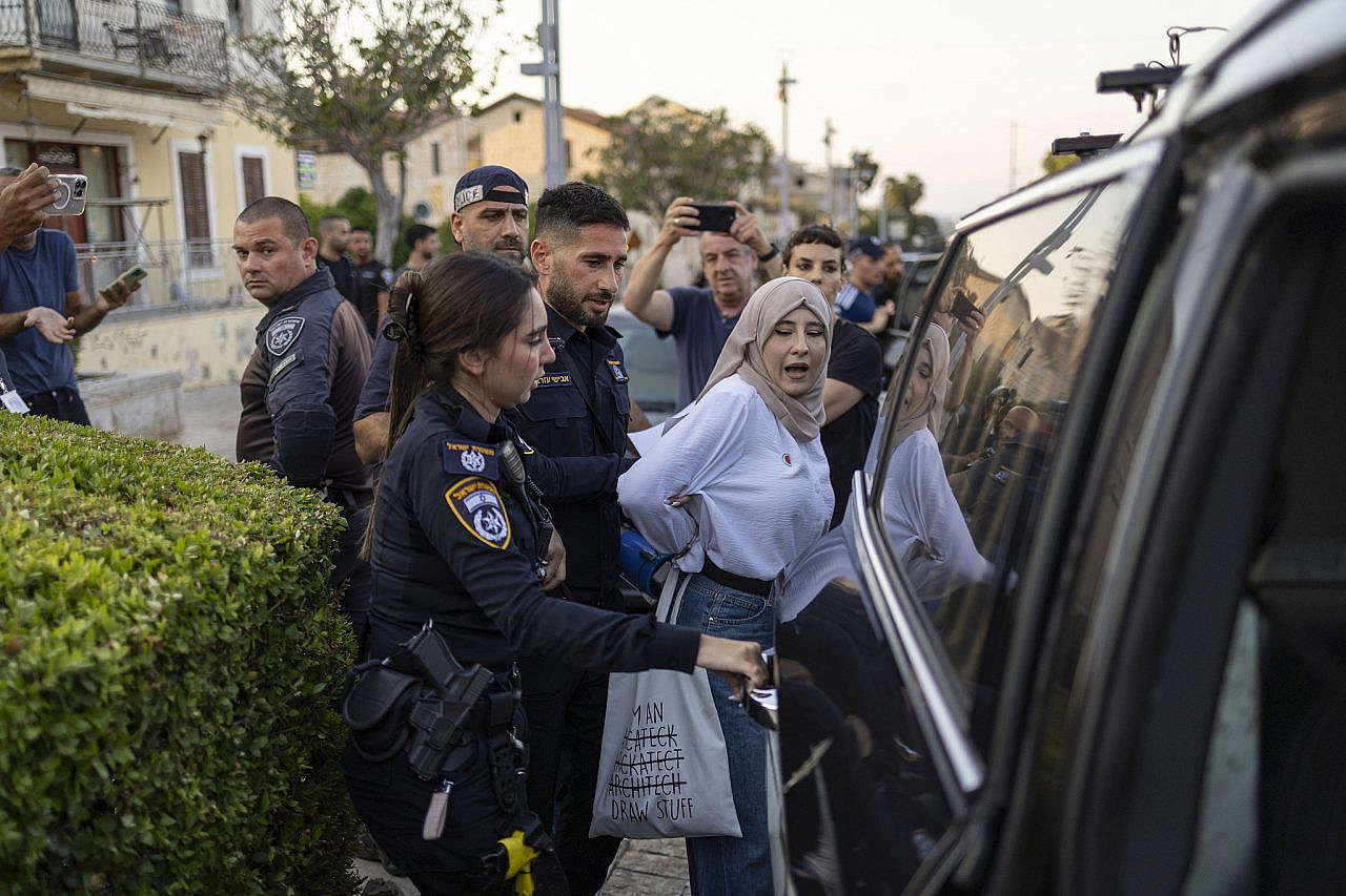 Police arrest 24 protesters Haifa who was demonstrating against the genocide in Gaza, July 24, 2025. (Avishay Mohar/Activestills)