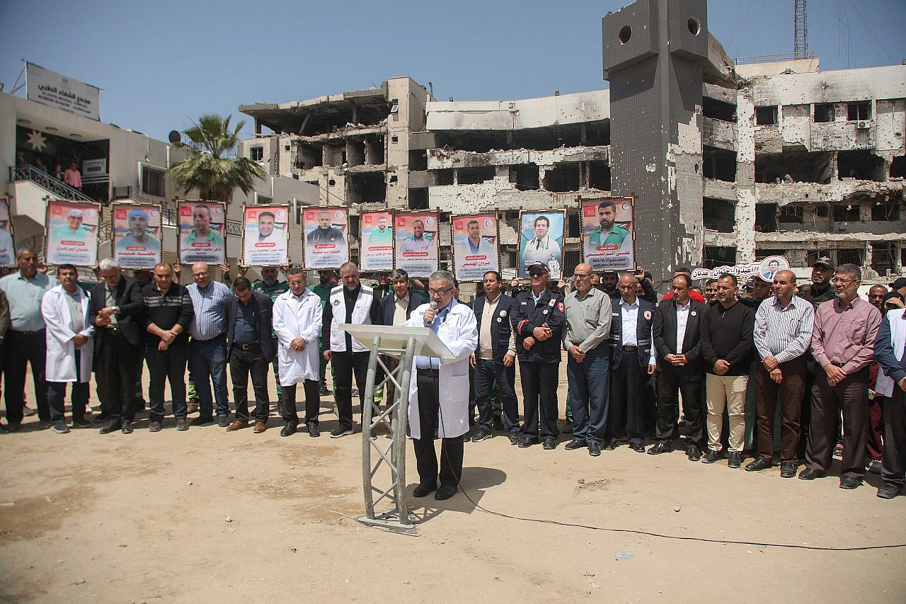 Medics hold protest for Palestinian Prisoners’ Day, Gaza City, April 19, 2026. (Yousef Zaanoun) Medics hold protest for Palestinian Prisoners' Day, Gaza City, April 19, 2026. (Yousef Zaanoun)