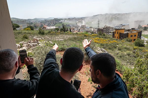 Heavy Israeli bombardment hits the city of Nabatieh amid ceasefire negotiations, southern Lebanon, April 16, 2026. (Santiago Montag)