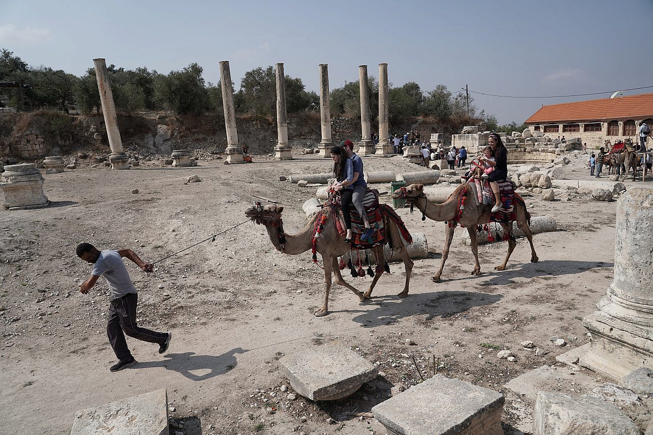 Israelis visit the site of the ancient village of Sebastia during the Jewish holiday of Sukkot, occupied West Bank, April 22, 2019. (Hillel Maeir/Flash90)