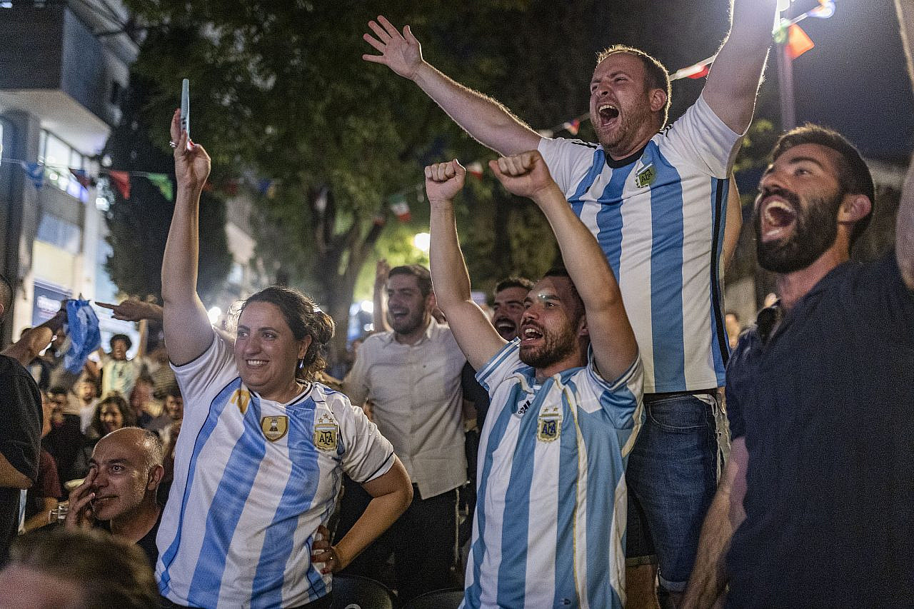 Israeli supporters of Argentina watch the FIFA World Cup Round of 16 match between Argentina and Egypt at a pub in Jerusalem, July 7, 2026. (Rachel Alroey/Flash90)