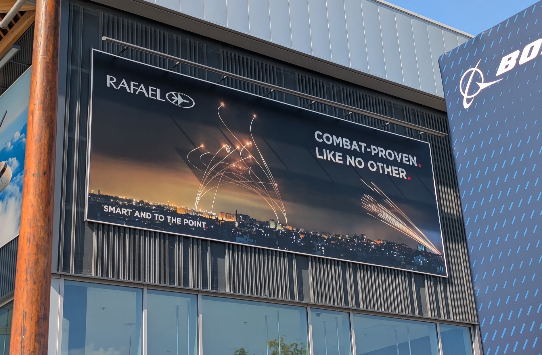 An advertisement for Israeli weapons manufacturer Rafael Advanced Defense Systems at the Paris Air Show, June 2025. (Artvill/Wikimedia Commons)