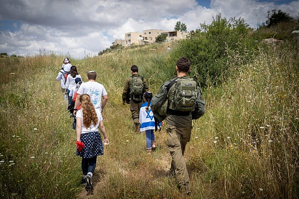 Israeli settlers march to celebrate Israel's 71st Independence Day, near the Havat Gilad settlement, in the northern West Bank, May 9, 2019. (Hillel Maeir/Flash90)