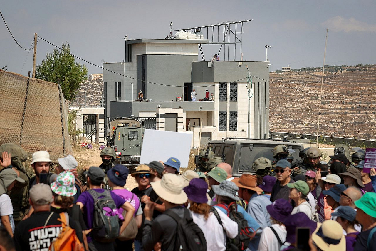 Israeli soldiers block activists from delivering supplies to the home of Qusai Abu Ridi in Qusra, occupied West Bank, August 14, 2026. (Flash90)