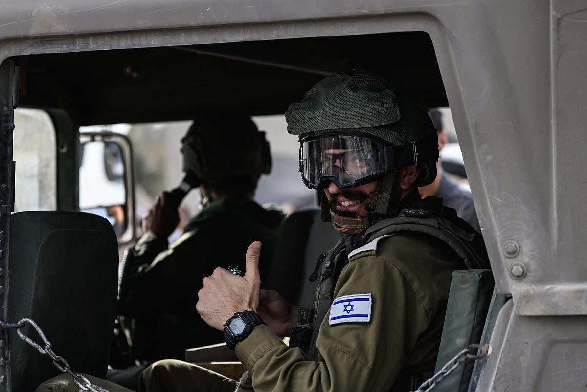 Israeli soldiers seen near the Israeli border with the Gaza Strip, October 9, 2025. (Tsafrir Abayov/Flash90) Israeli soldiers seen near the Israeli border with the Gaza Strip, October 9, 2025. (Tsafrir Abayov/Flash90)