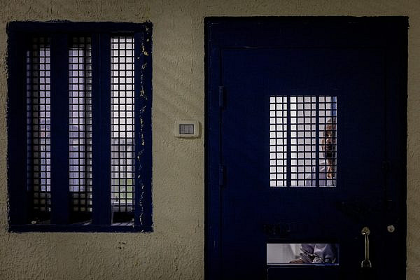 A Palestinian prisoner at Ketziot prison in southern Israel, February 26, 2025. (Chaim Goldberg/Flash90)