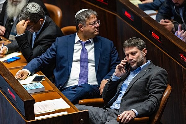 Far-right lawmakers Bezalel Smotrich and Itamar Ben Gvir in the assembly hall of the Knesset, Jerusalem, December 28, 2022. (Olivier Fitoussi/Flash90)