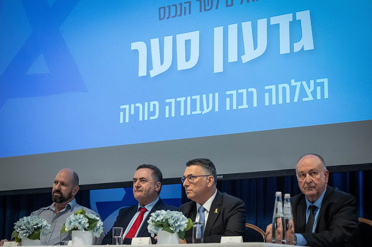 Gideon Saar replaces Israel Katz as Israel's foreign minister during a ceremony at the Foreign Ministry in Jerusalem, November 10, 2024. (Yonatan Sindel/Flash90)