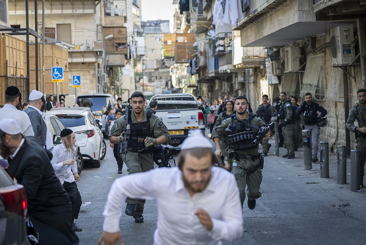 Israeli police officers chase an ultra-Orthodox man during a police operation in the Haredi neighborhood of Mea Shearim, in Jerusalem, October 5, 2026. (Chaim Goldberg/Flash90) Israeli police officers chase an ultra-Orthodox man during a police operation in the Haredi neighborhood of Mea Shearim, in Jerusalem, October 5, 2026. (Chaim Goldberg/Flash90)