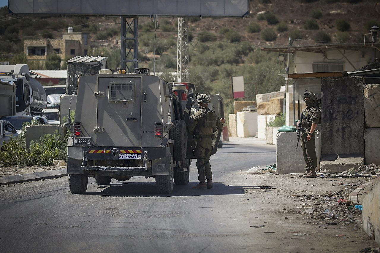 Israeli forces block roads southeast of Jenin the West Bank following a suspected car-ramming attack near an Israeli military base in the area. A Palestinian was killed and another wounded by Israeli army fire during the incident, September 20, 2026. (Nasser Ishtayeh/Flash90)