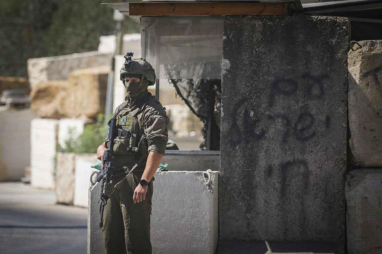 Israeli forces block roads southeast of Jenin the West Bank following a suspected car-ramming attack near an Israeli military base in the area. A Palestinian was killed and another wounded by Israeli army fire during the incident, September 20, 2026. (Nasser Ishtayeh/Flash90)